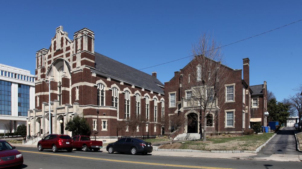 Cars are parked in front of First Presbyterian Church in Durham, NC